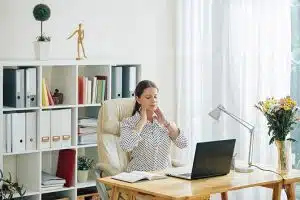 woman experiencing tech neck while working